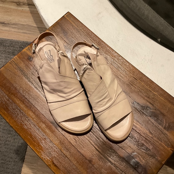 Miz Mooz Leather Backstrap Sandals Cream Size US 7.5 / EU 38 - Picture 3 of 9